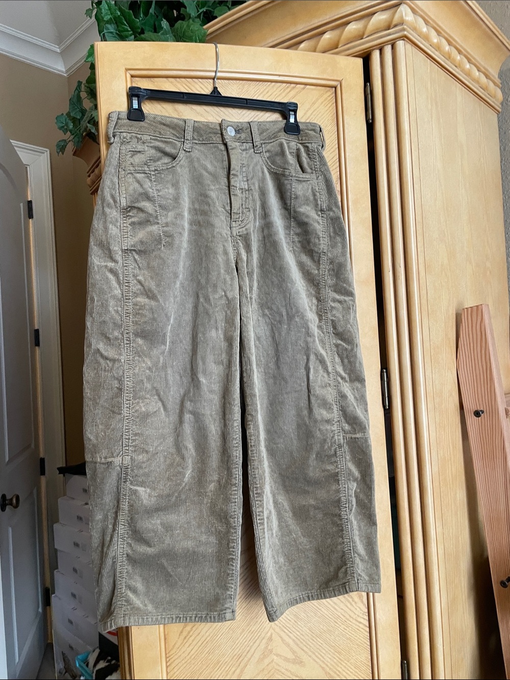Pilcro olive cropped cordoroys barrel shape size 26p